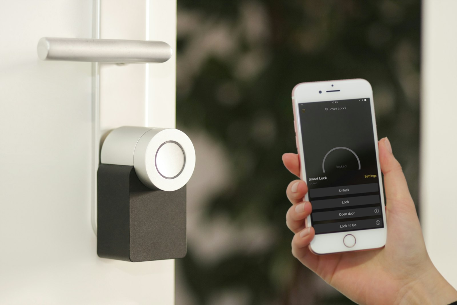Smartes Türschloss wird per Smartphone gesteuert